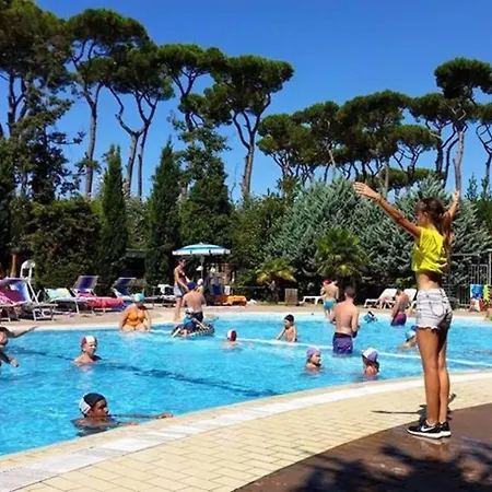 Comfortable Campsite-chalet G16 Tuscany Near Sea 维亚雷焦