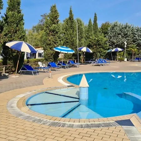 Comfortable Campsite-chalet G16 Tuscany Near Sea Alpehytte Viareggio