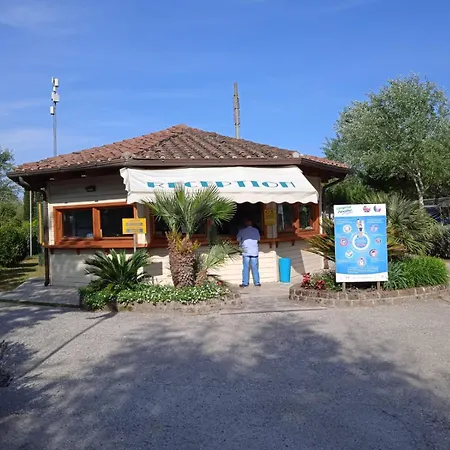 Comfortable Campsite-chalet G16 Tuscany Near Sea 维亚雷焦